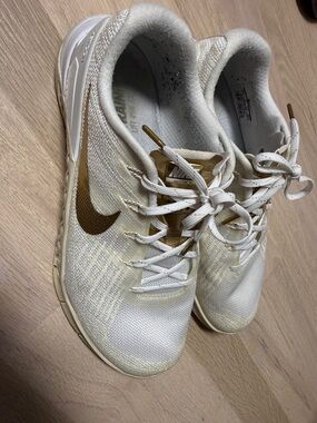 Nike Women’s White and Gold metcon Sneakers